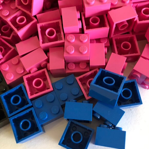 369 LEGO Basic Bricks Blocks 2x2 Pink Blue Black Bulk Lot Great Condition - Picture 4 of 7